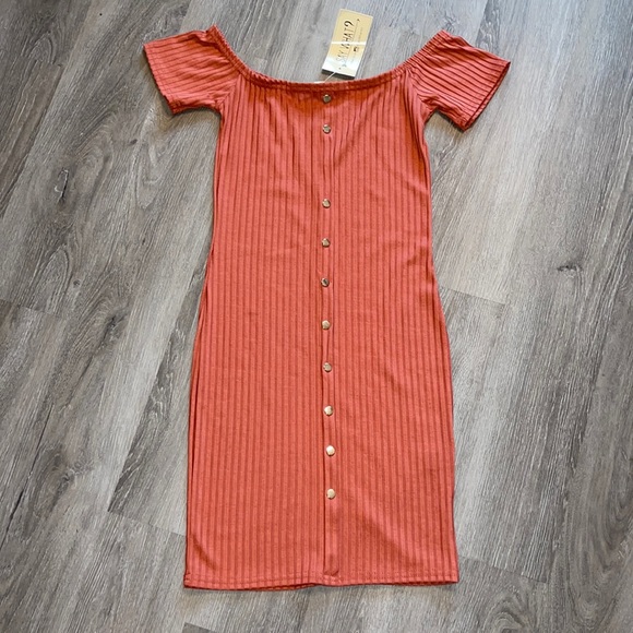 Tight fitting peach dress size small - Picture 1 of 3